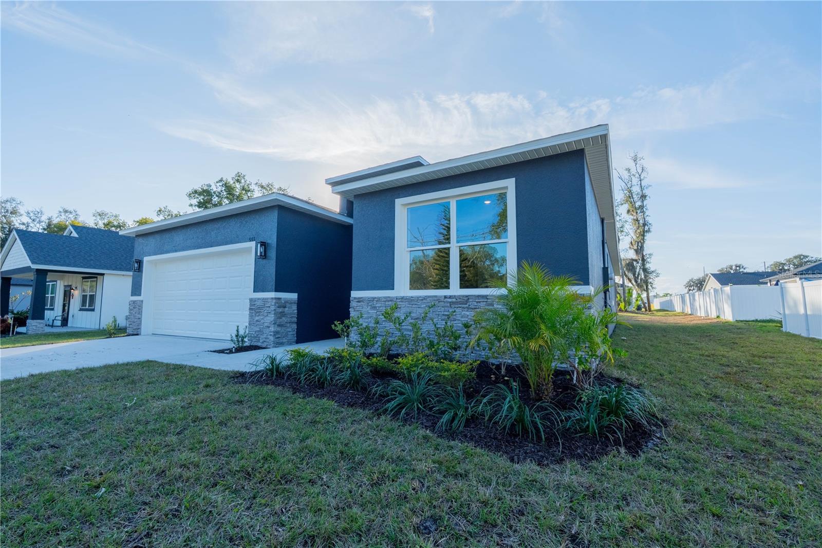 911 N NEW HAMPSHIRE AVE, TAVARES, FL — photo 5