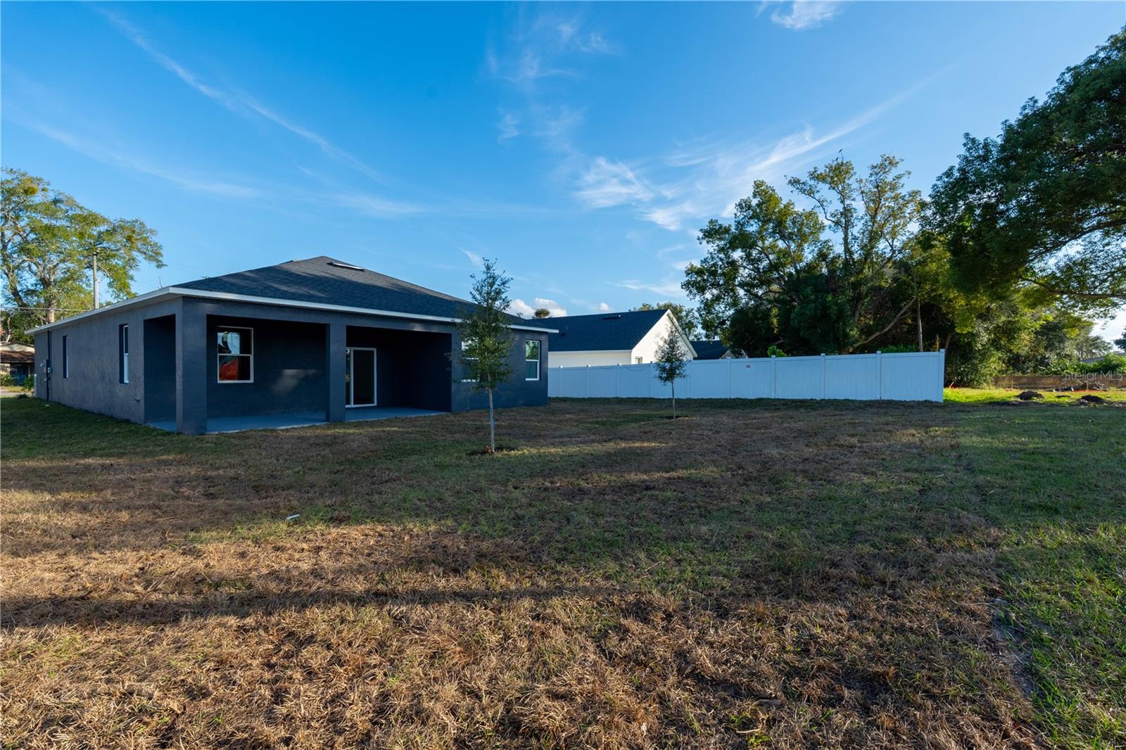 911 N NEW HAMPSHIRE AVE, TAVARES, FL — photo 94