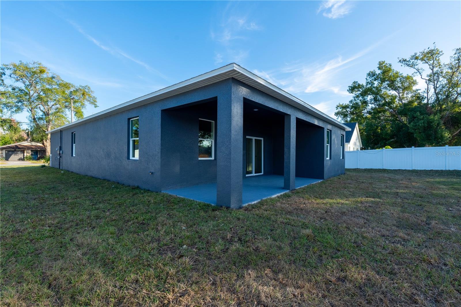 911 N NEW HAMPSHIRE AVE, TAVARES, FL — photo 98
