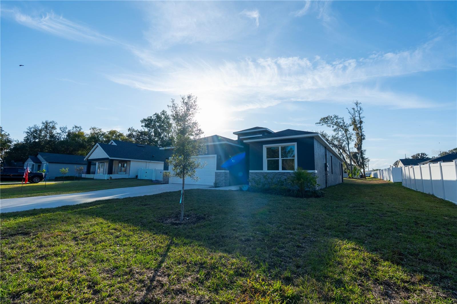 911 N NEW HAMPSHIRE AVE, TAVARES, FL — photo 105