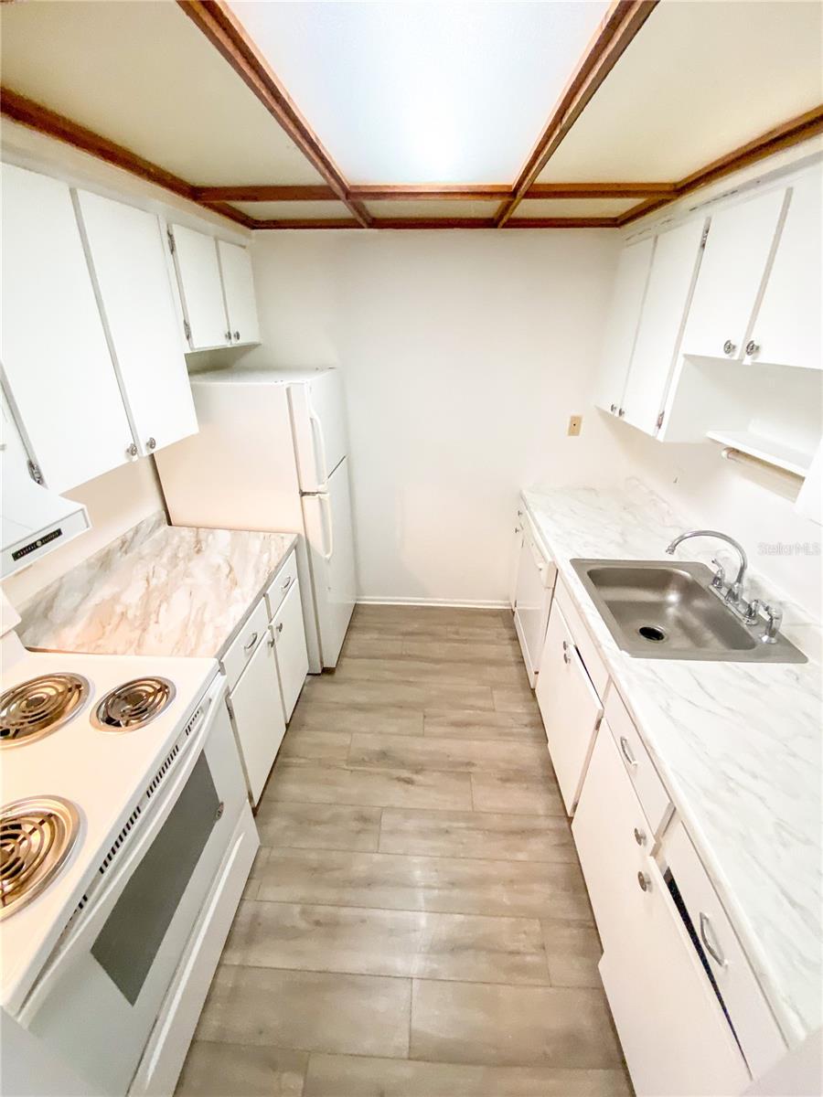 4325 AEGEAN DR #128B, TAMPA, FL — photo 3