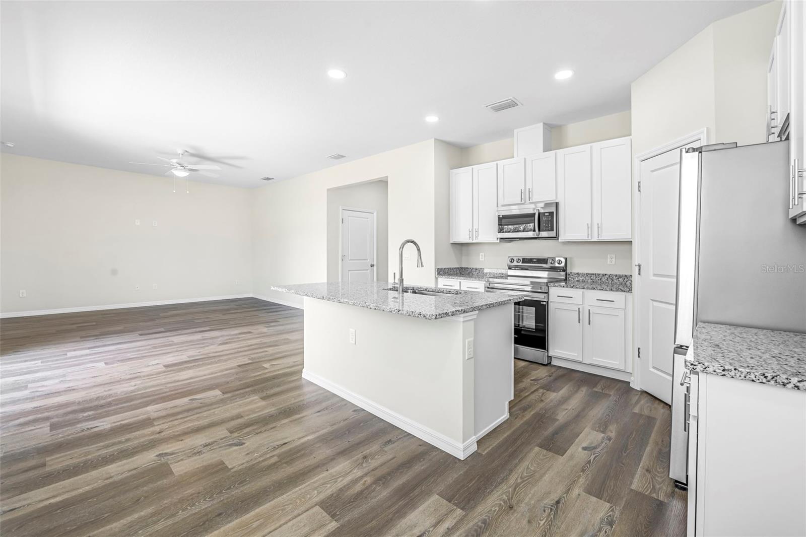 9313 GENTLE BEN CT, WEEKI WACHEE, FL — photo 11