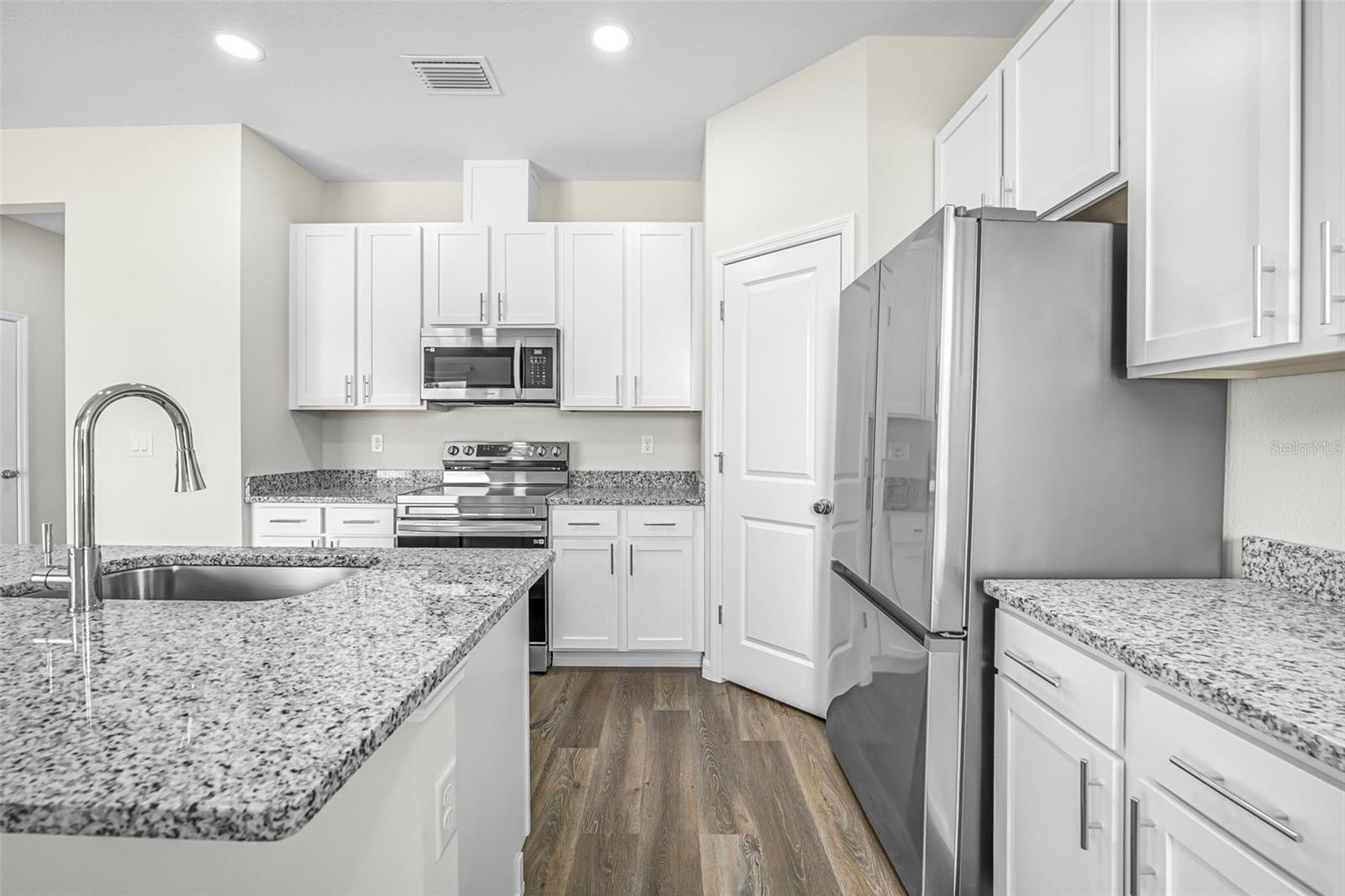 9313 GENTLE BEN CT, WEEKI WACHEE, FL — photo 12