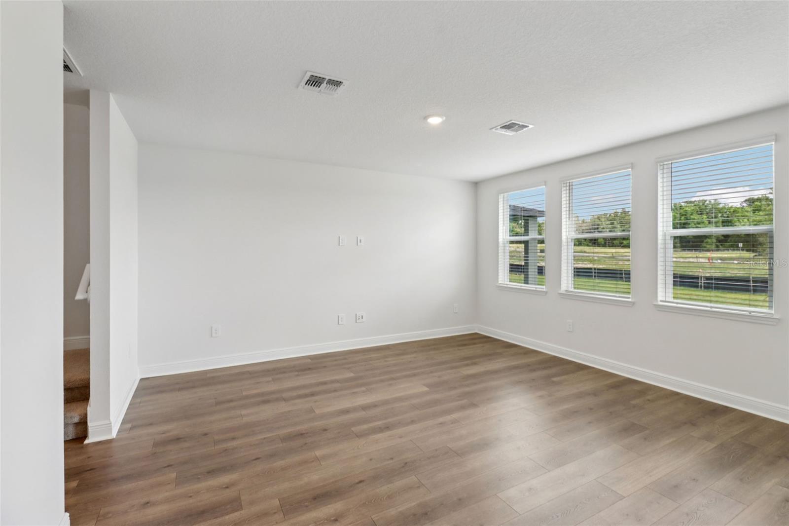 807 SUNSHOWER DR, LADY LAKE, FL — photo 11