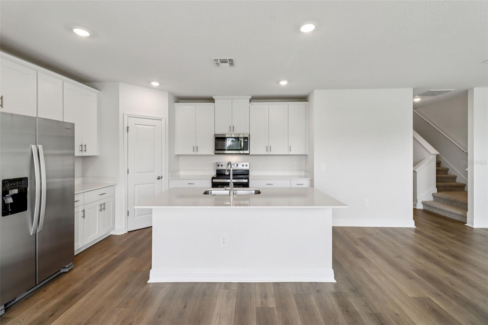 807 SUNSHOWER DR, LADY LAKE, FL — photo 26