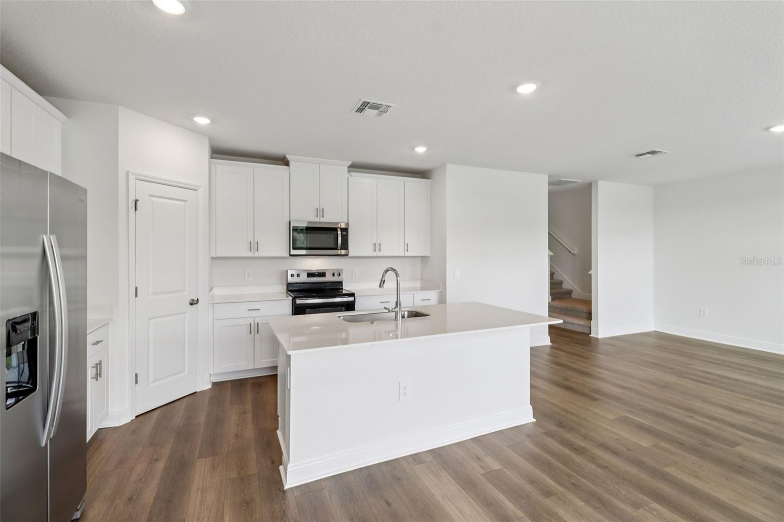 807 SUNSHOWER DR, LADY LAKE, FL — photo 27