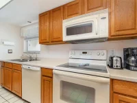 2700 MAGDALINA DR #2B — photo 11