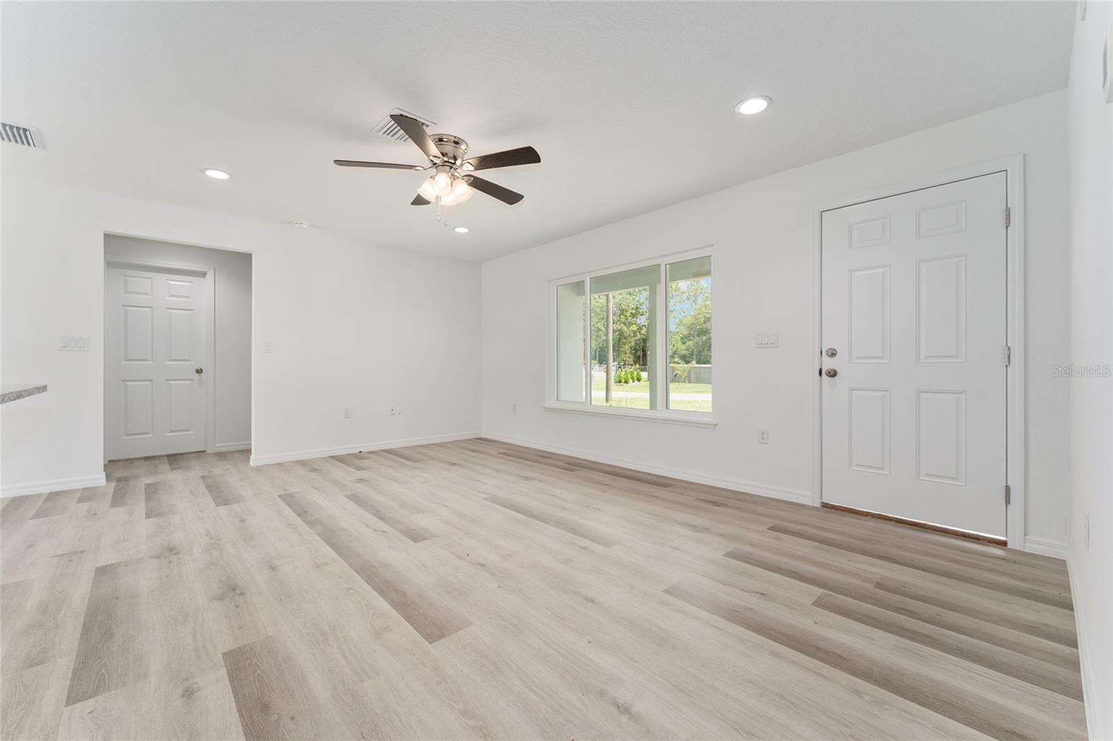 13027 NE 5TH PL, SILVER SPRINGS, FL — photo 9