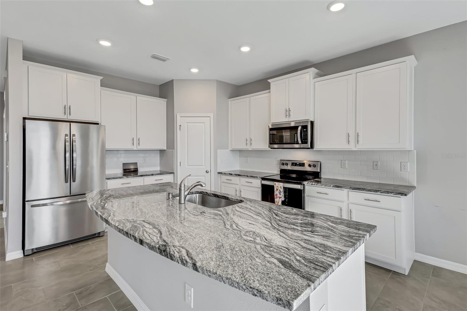 5625 SOFT SKIES DR, SARASOTA, FL — photo 8