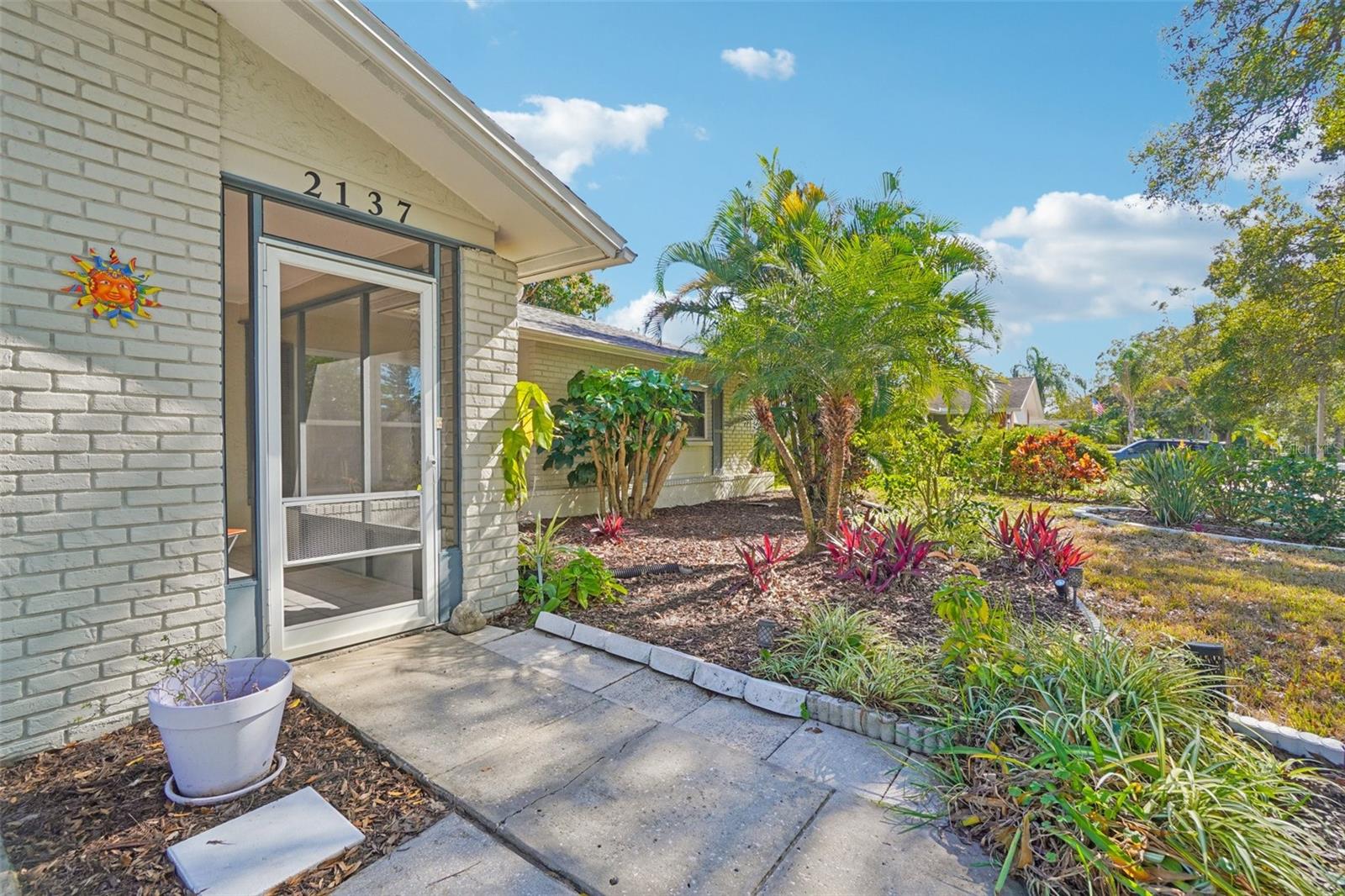 2137 MALCOLM DR, PALM HARBOR, FL — photo 2