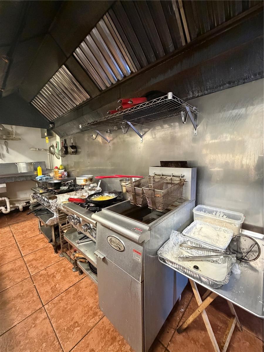 5306 SEMINOLE BLVD, ST PETERSBURG, FL — photo 9