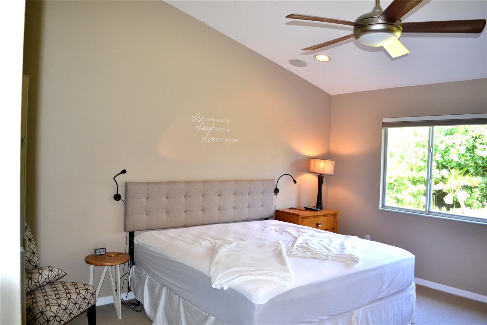 11158 KAPOK GRAND CIR, MADEIRA BEACH, FL — photo 32
