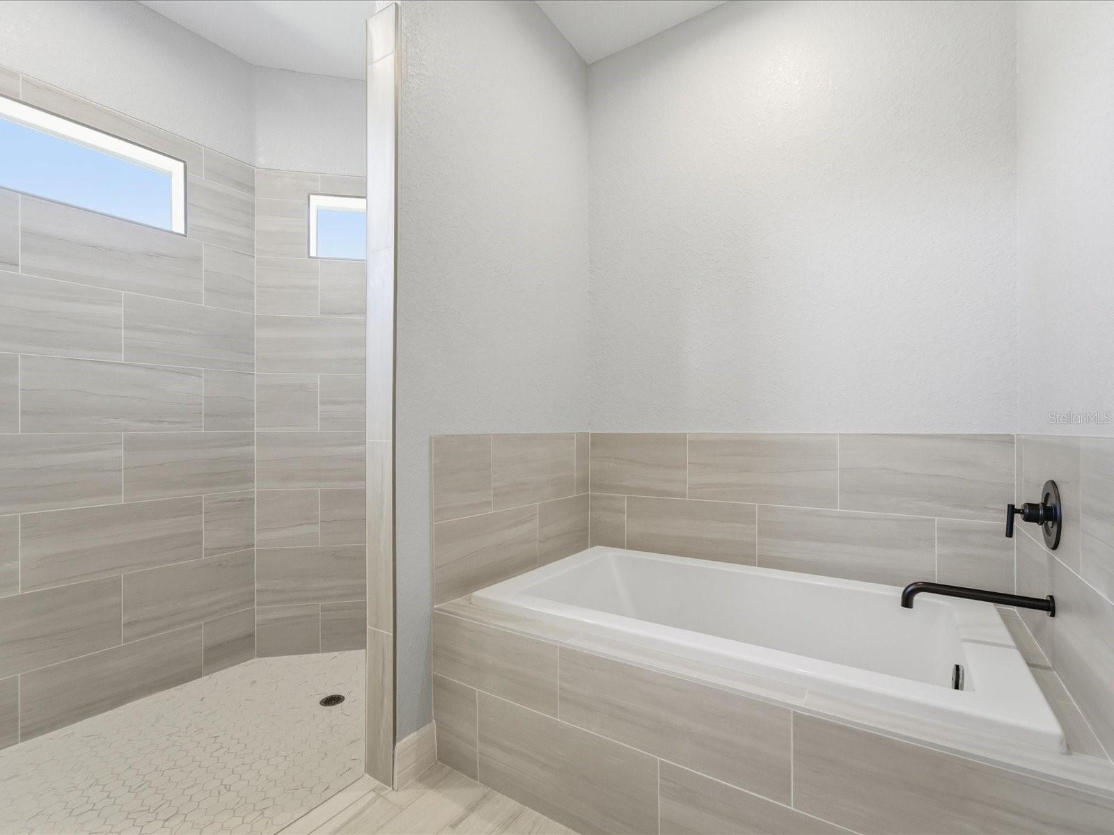 17 PINE VALLEY LN, ROTONDA WEST, FL — photo 25