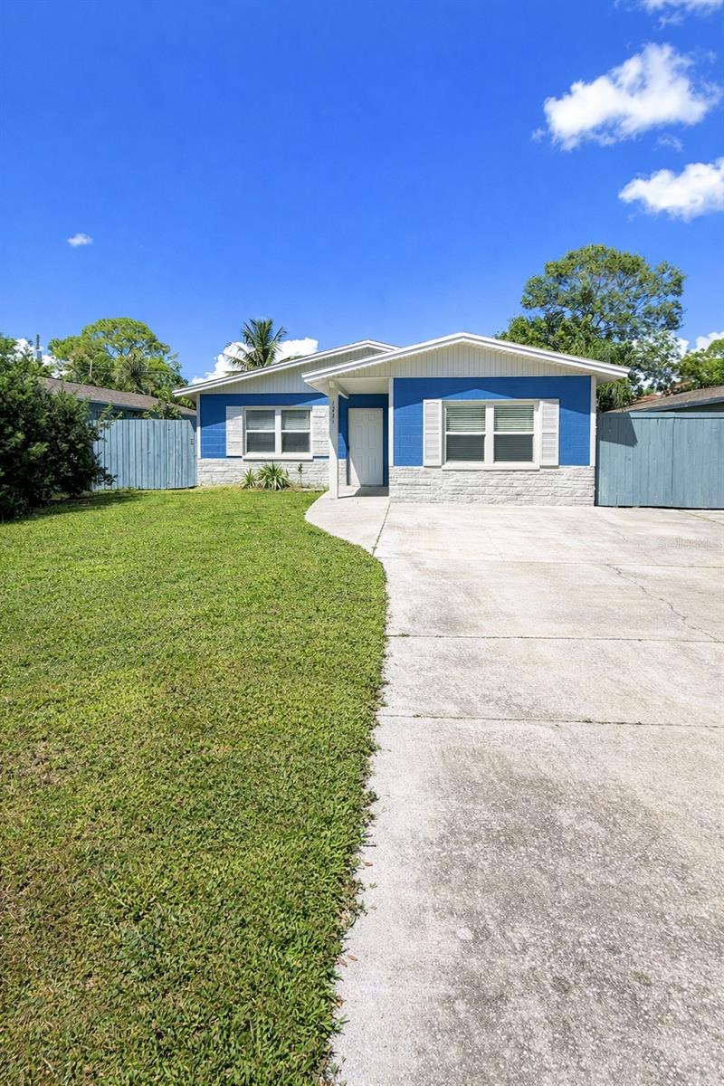 1735 MICHIGAN AVE NE, ST PETERSBURG, FL — photo 4