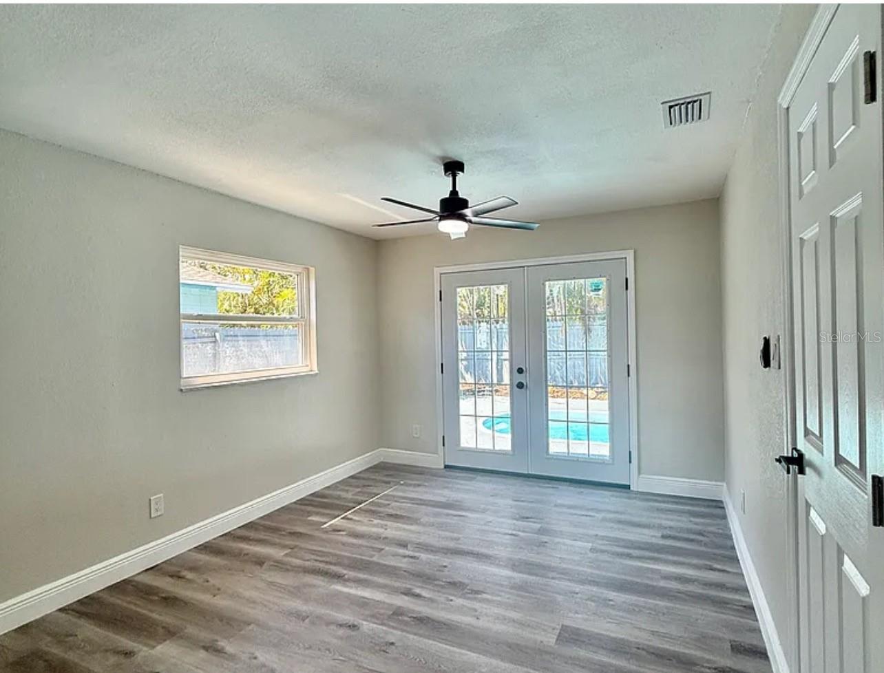 1735 MICHIGAN AVE NE, ST PETERSBURG, FL — photo 17