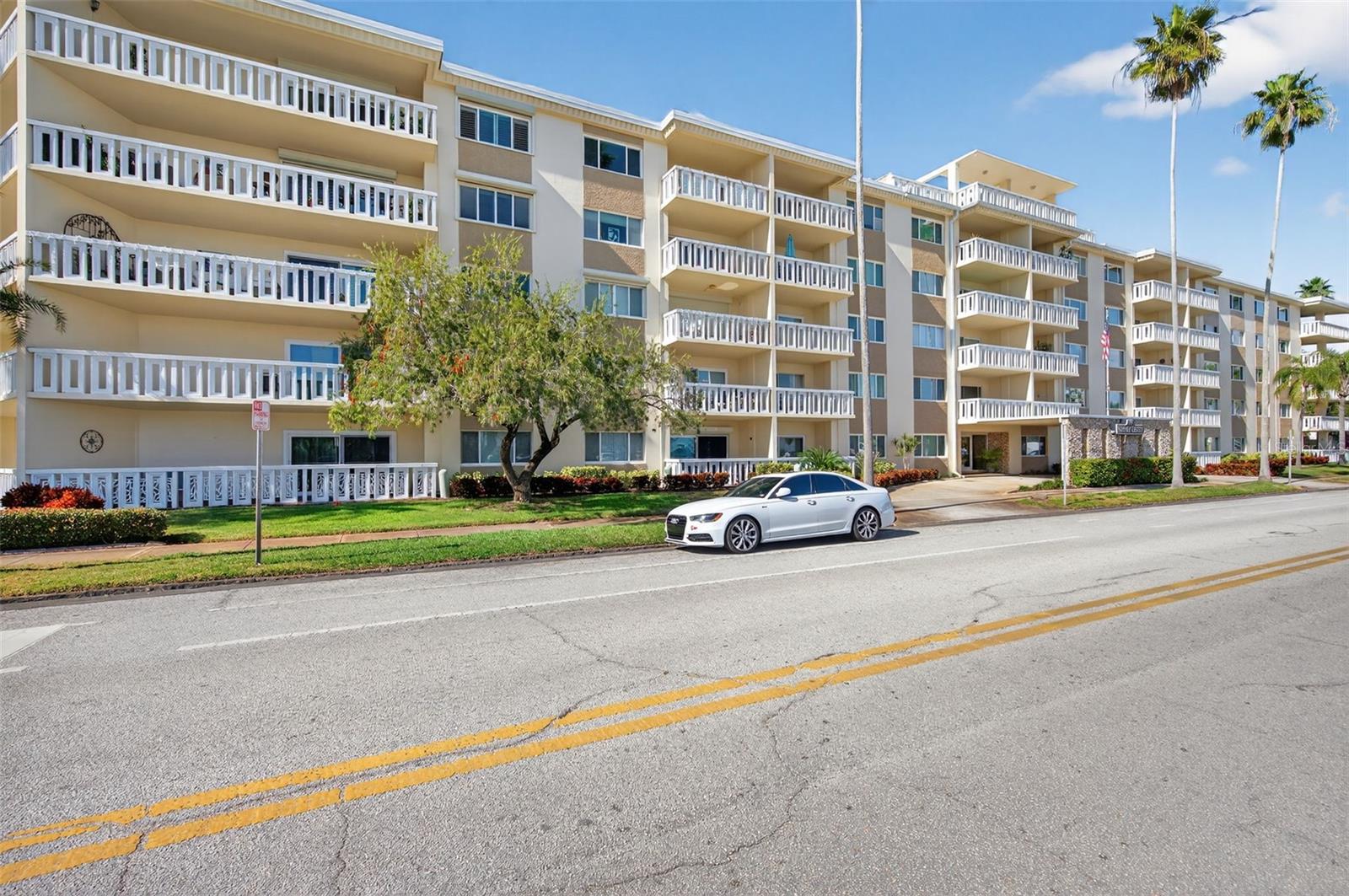 1200 N SHORE DR NE #201 furnished, ST PETERSBURG, FL
