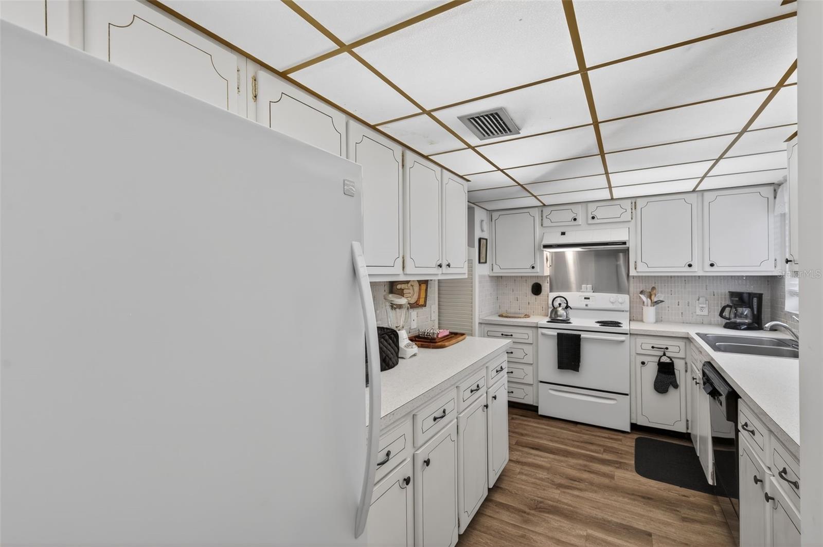 1200 N SHORE DR NE #201 furnished, ST PETERSBURG, FL — photo 37