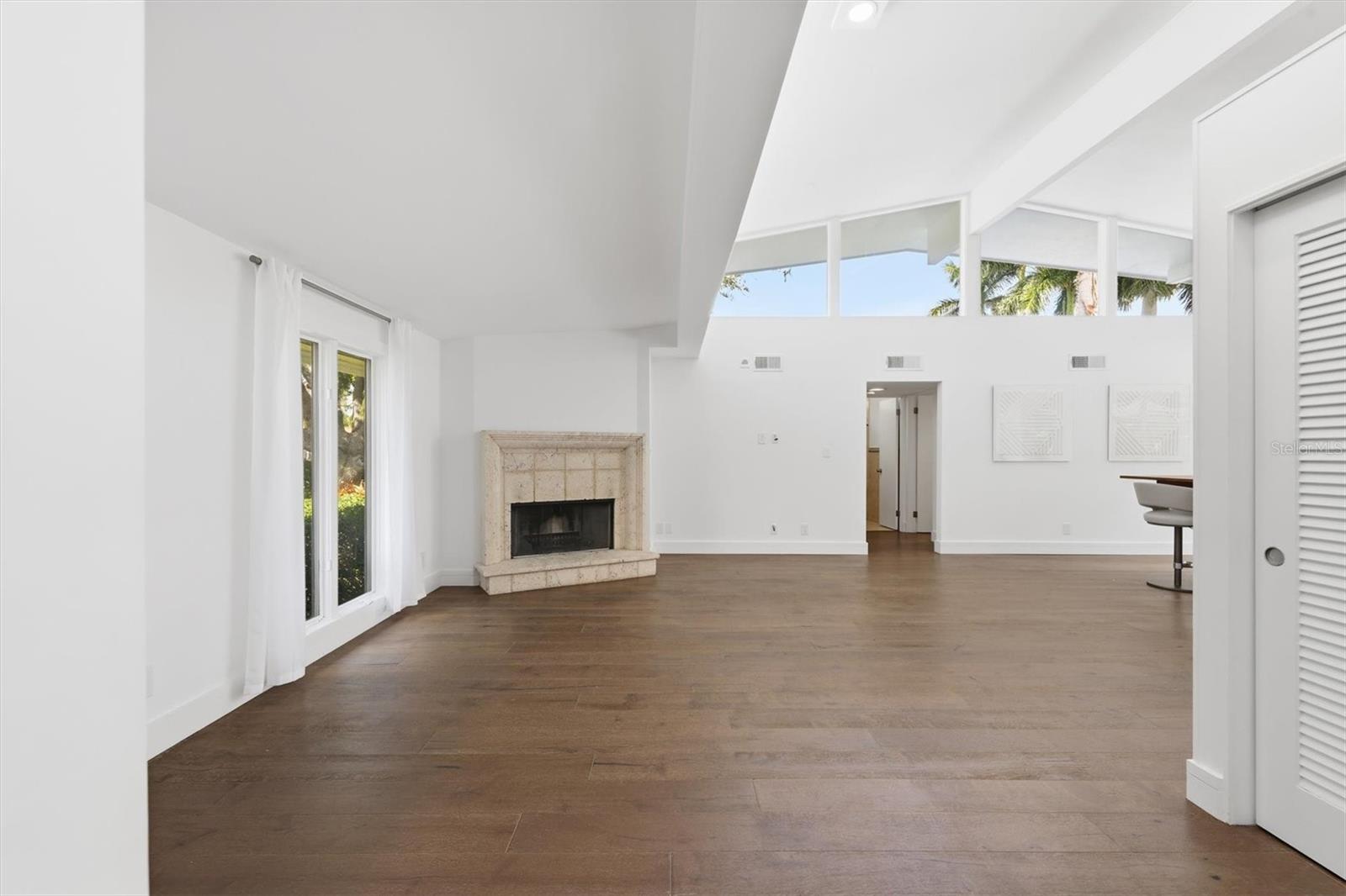 425 PARTRIDGE CIR, SARASOTA, FL — photo 4