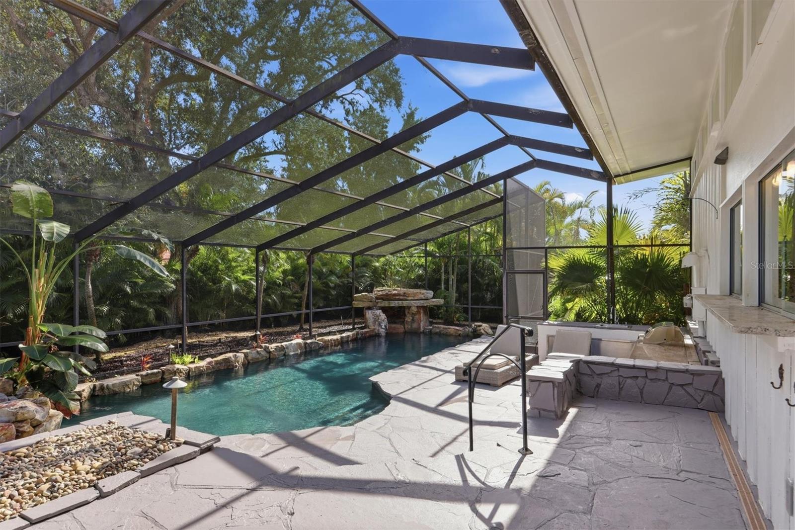 425 PARTRIDGE CIR, SARASOTA, FL — photo 36