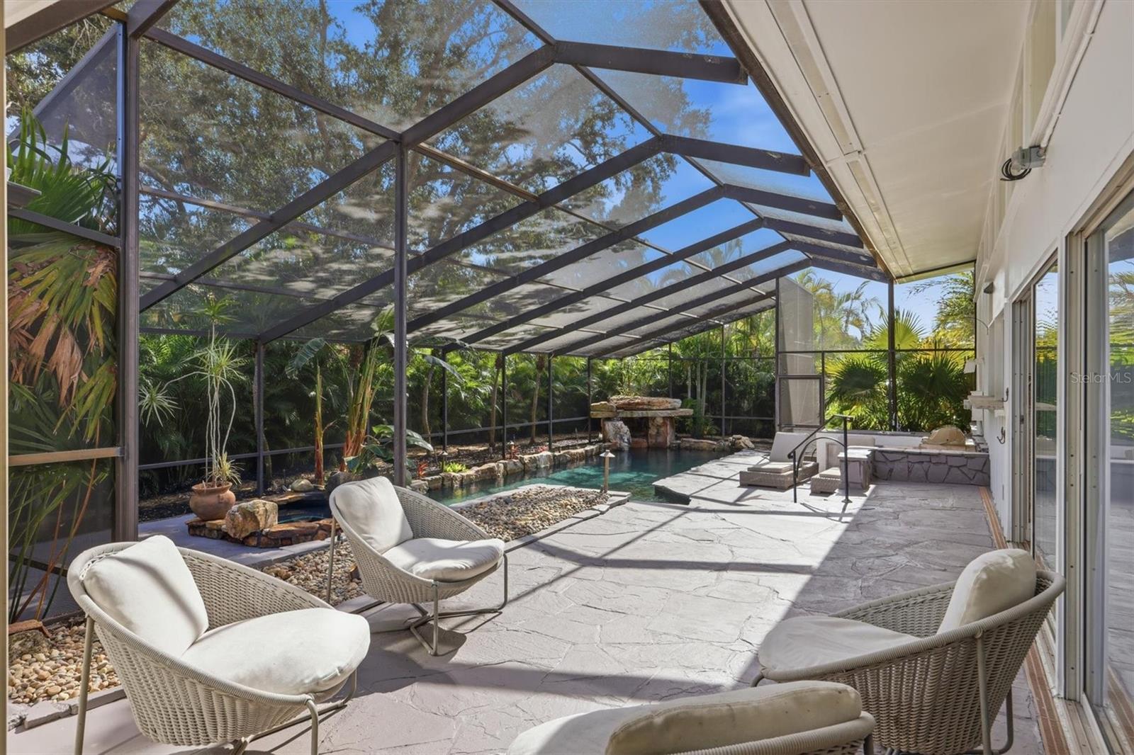 425 PARTRIDGE CIR, SARASOTA, FL — photo 37