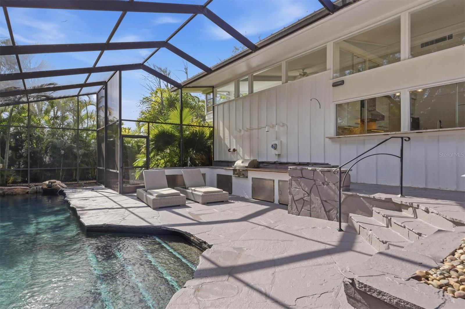 425 PARTRIDGE CIR, SARASOTA, FL — photo 40