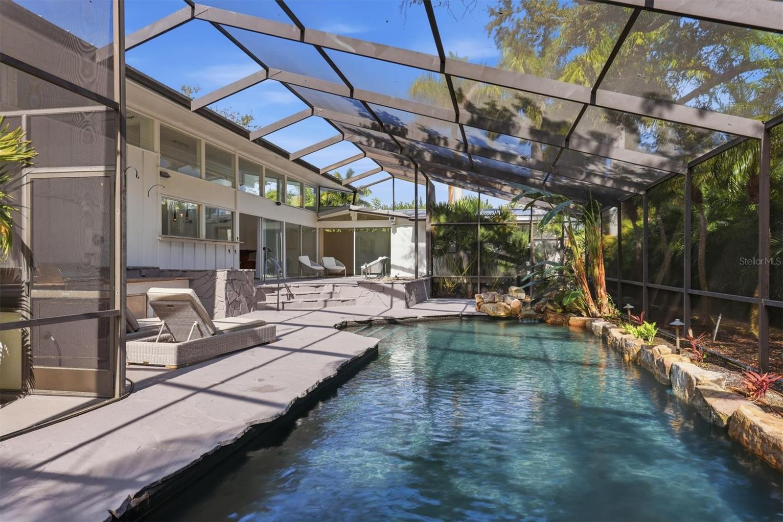 425 PARTRIDGE CIR, SARASOTA, FL — photo 44