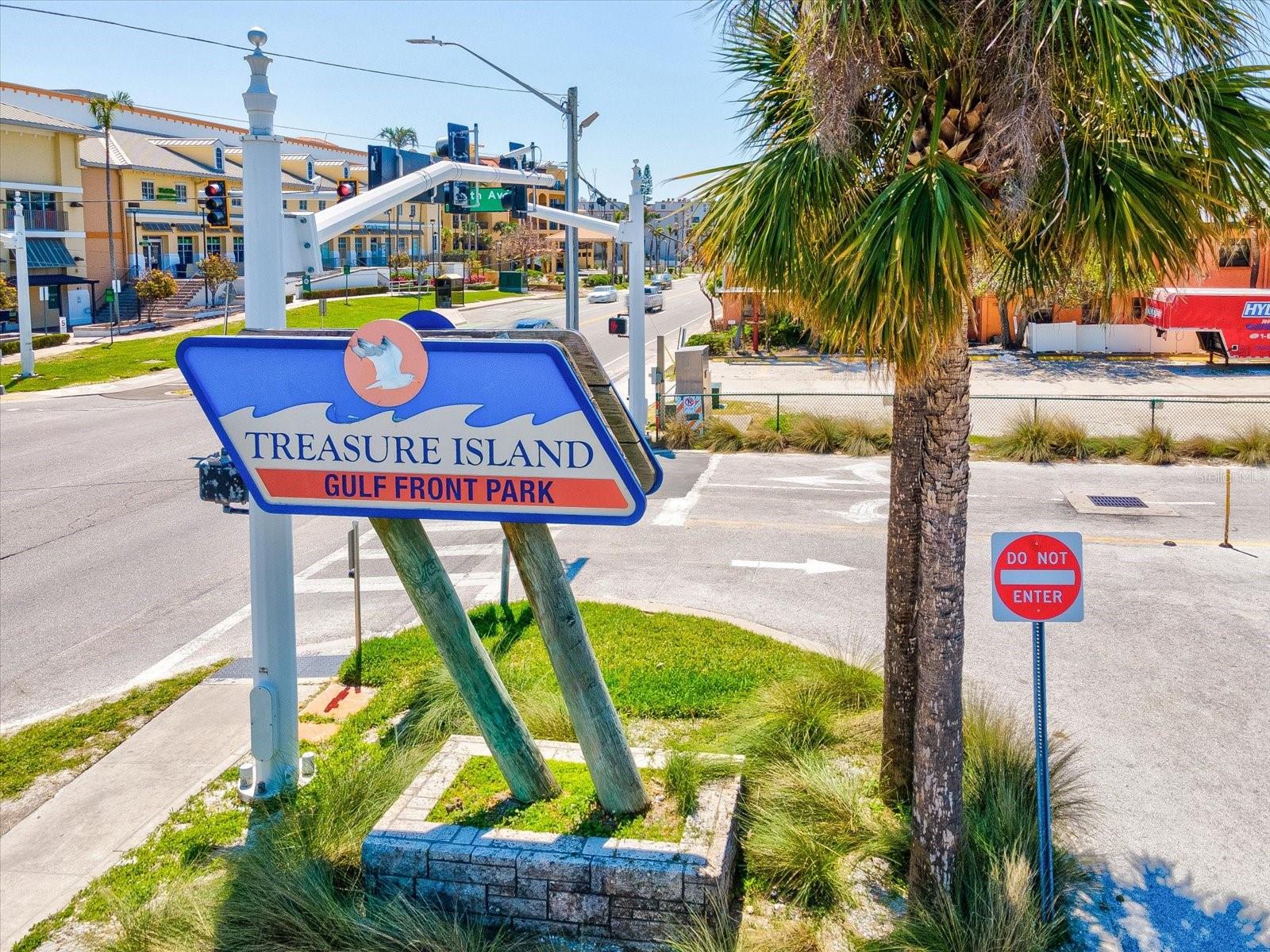 141 104TH AVE, TREASURE ISLAND, FL — photo 47