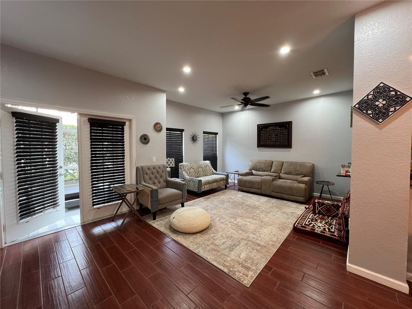 8210 DOWN ROYAL RD, TAMPA, FL — photo 9