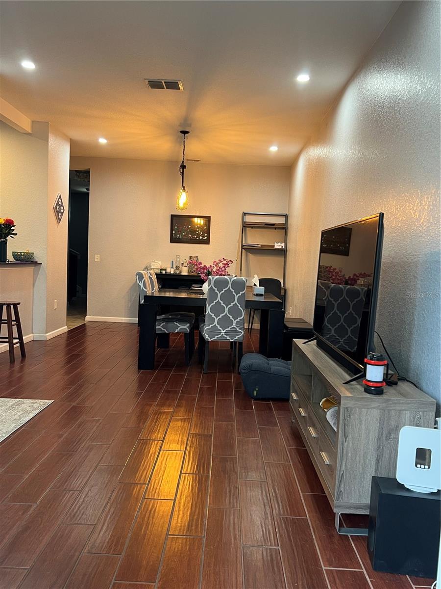 8210 DOWN ROYAL RD, TAMPA, FL — photo 13