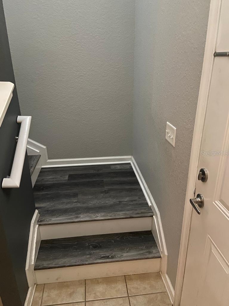 8210 DOWN ROYAL RD, TAMPA, FL — photo 23
