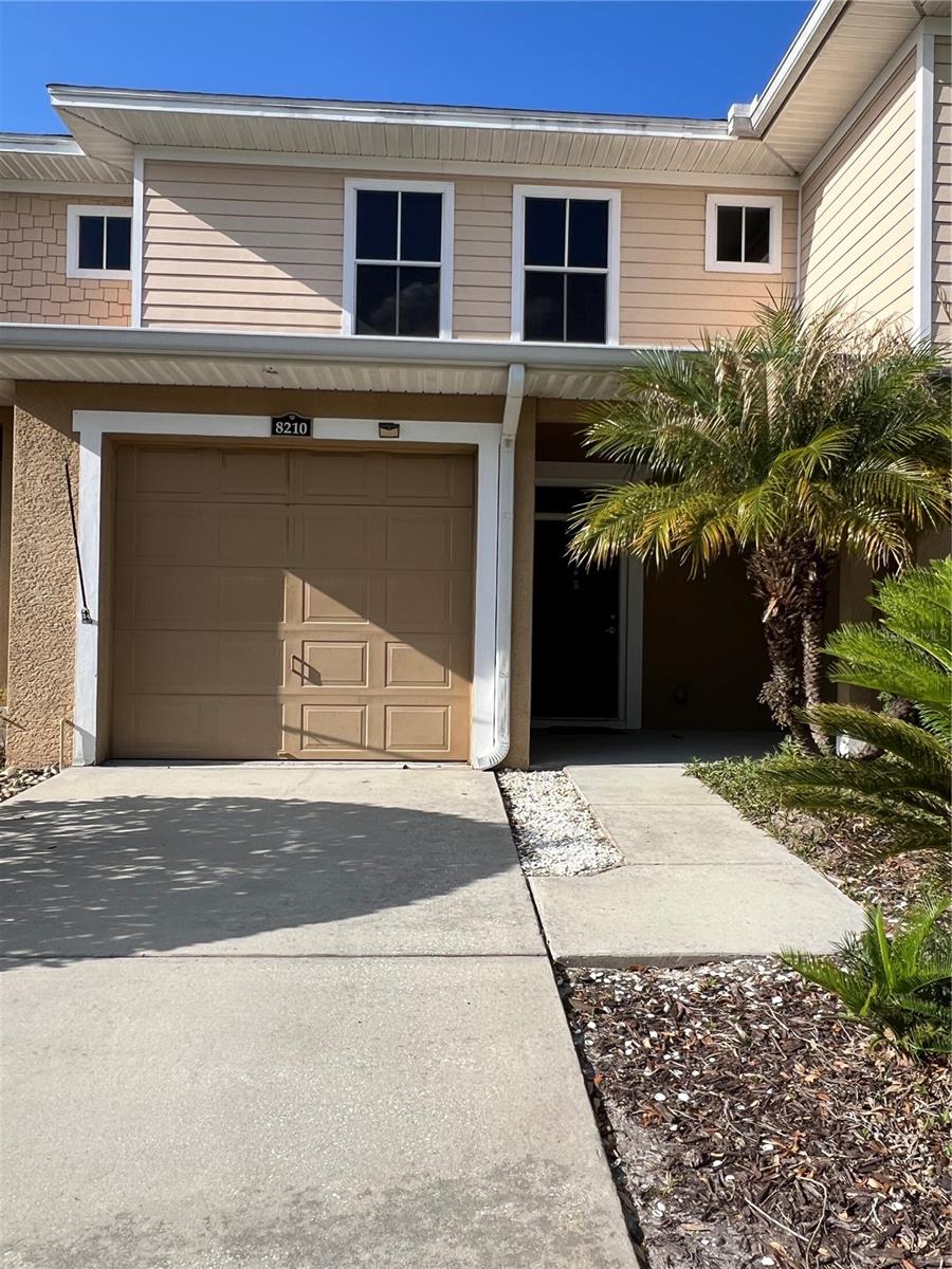 8210 DOWN ROYAL RD, TAMPA, FL — photo 2