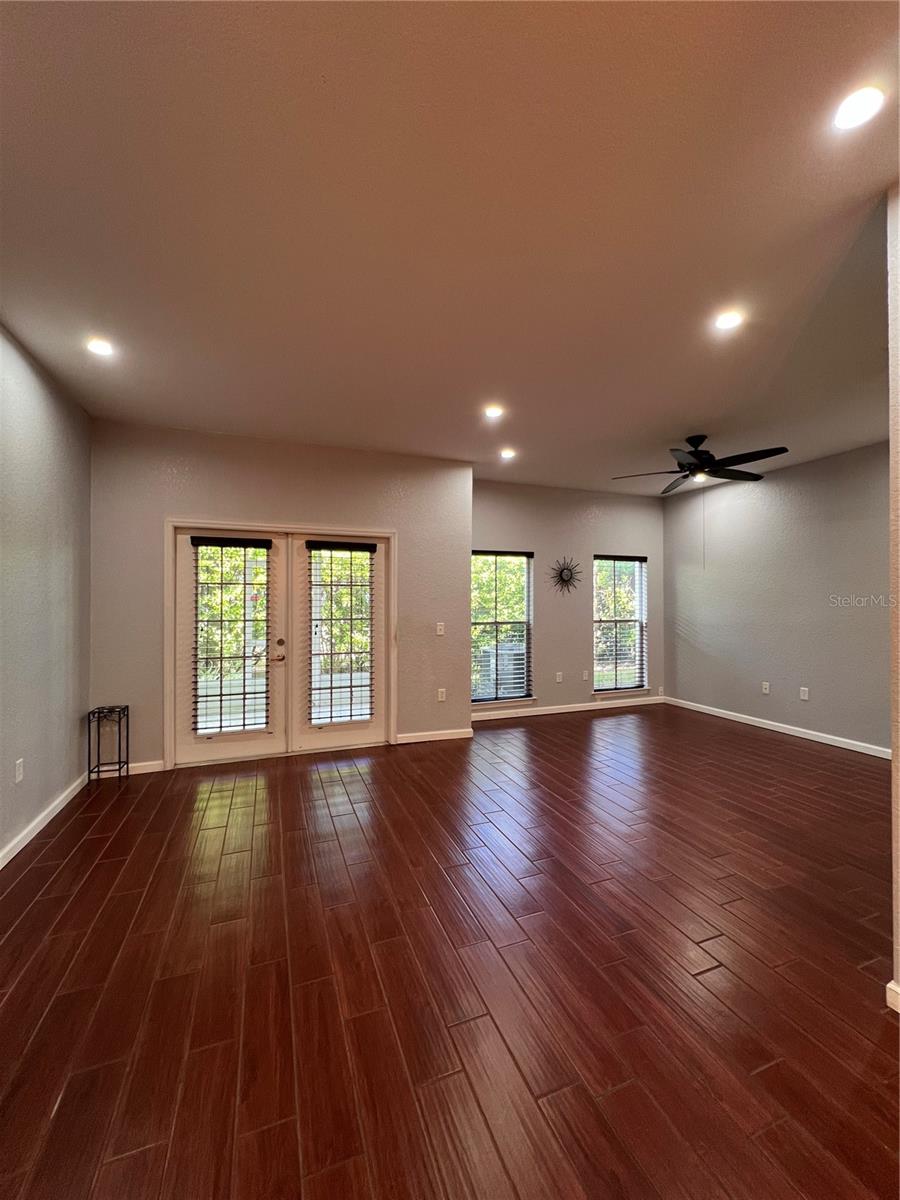8210 DOWN ROYAL RD, TAMPA, FL — photo 15