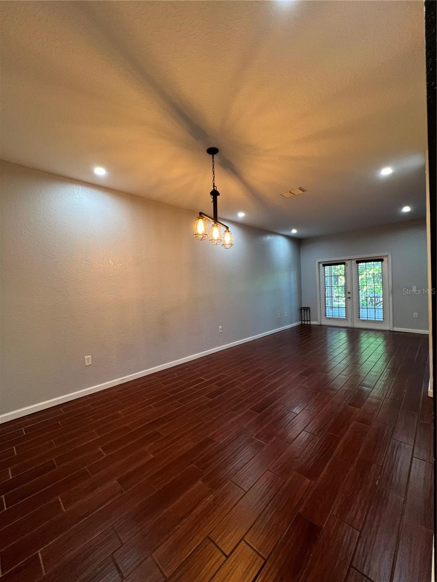 8210 DOWN ROYAL RD, TAMPA, FL — photo 20