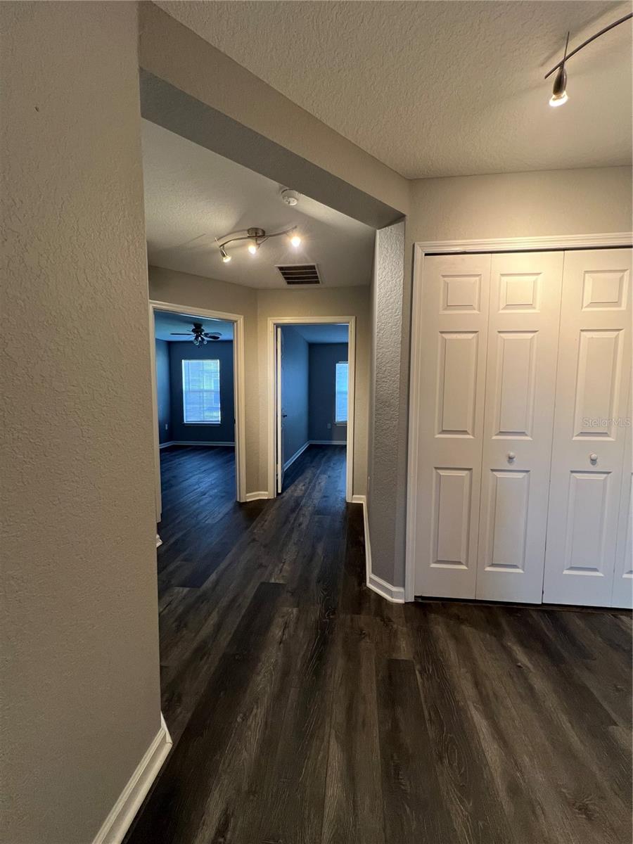 8210 DOWN ROYAL RD, TAMPA, FL — photo 25