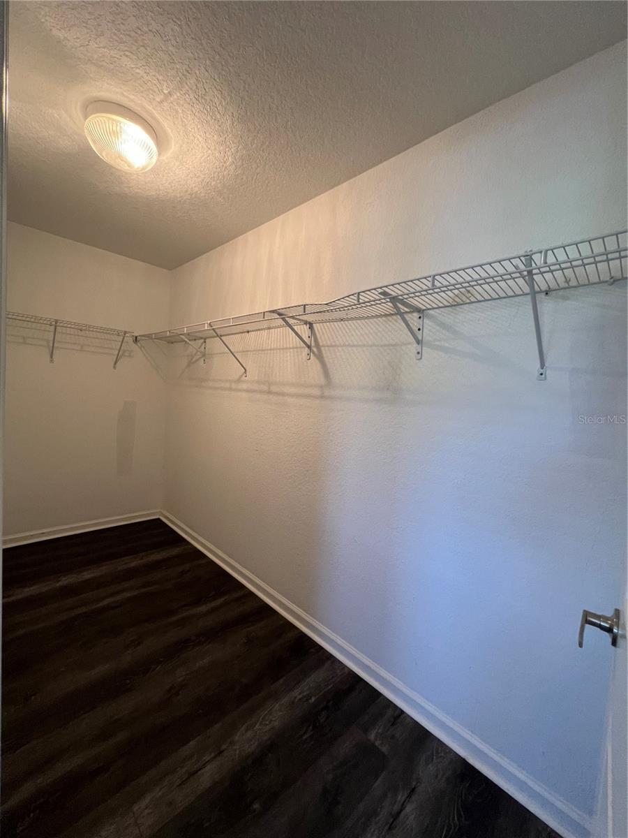 8210 DOWN ROYAL RD, TAMPA, FL — photo 29