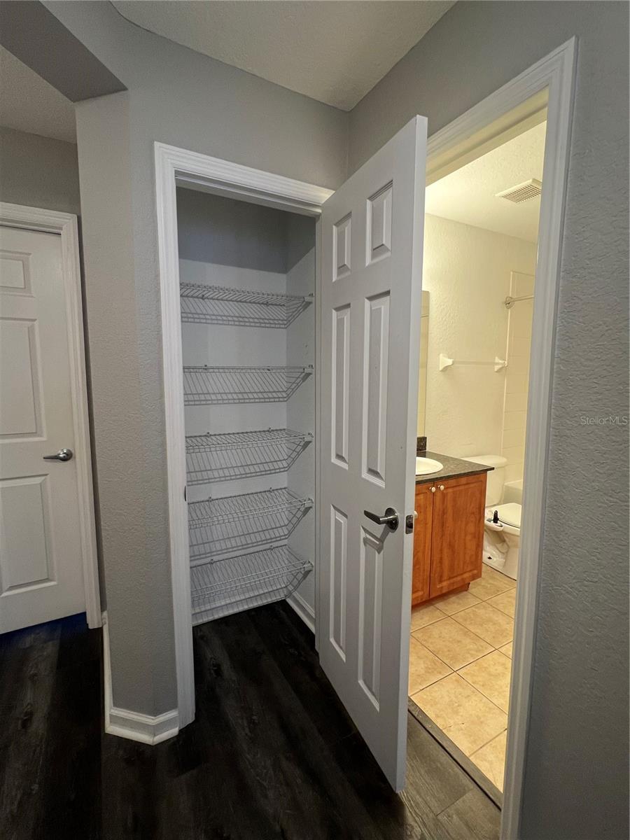 8210 DOWN ROYAL RD, TAMPA, FL — photo 26