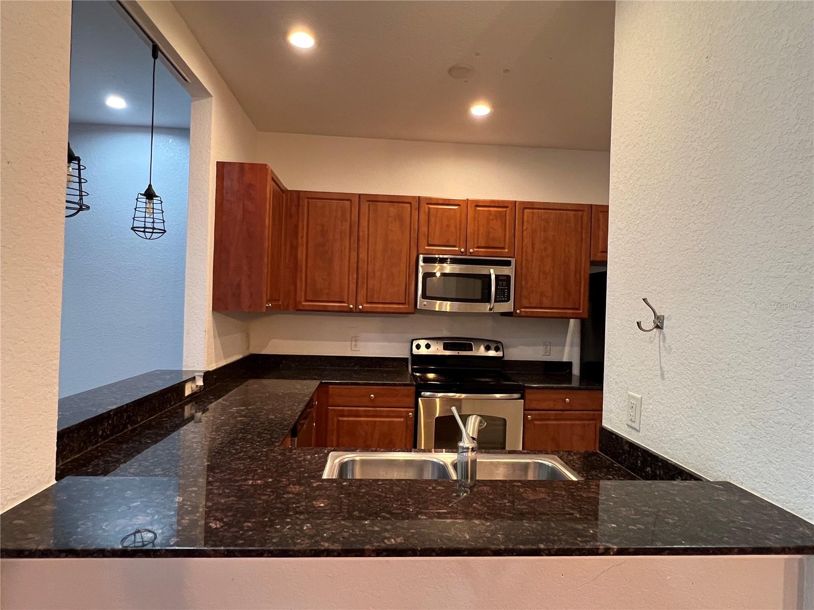 8210 DOWN ROYAL RD, TAMPA, FL — photo 8