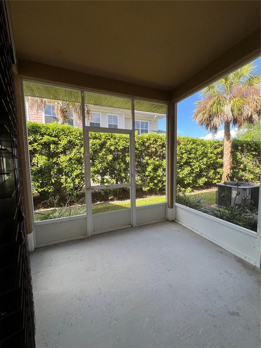8210 DOWN ROYAL RD, TAMPA, FL — photo 35