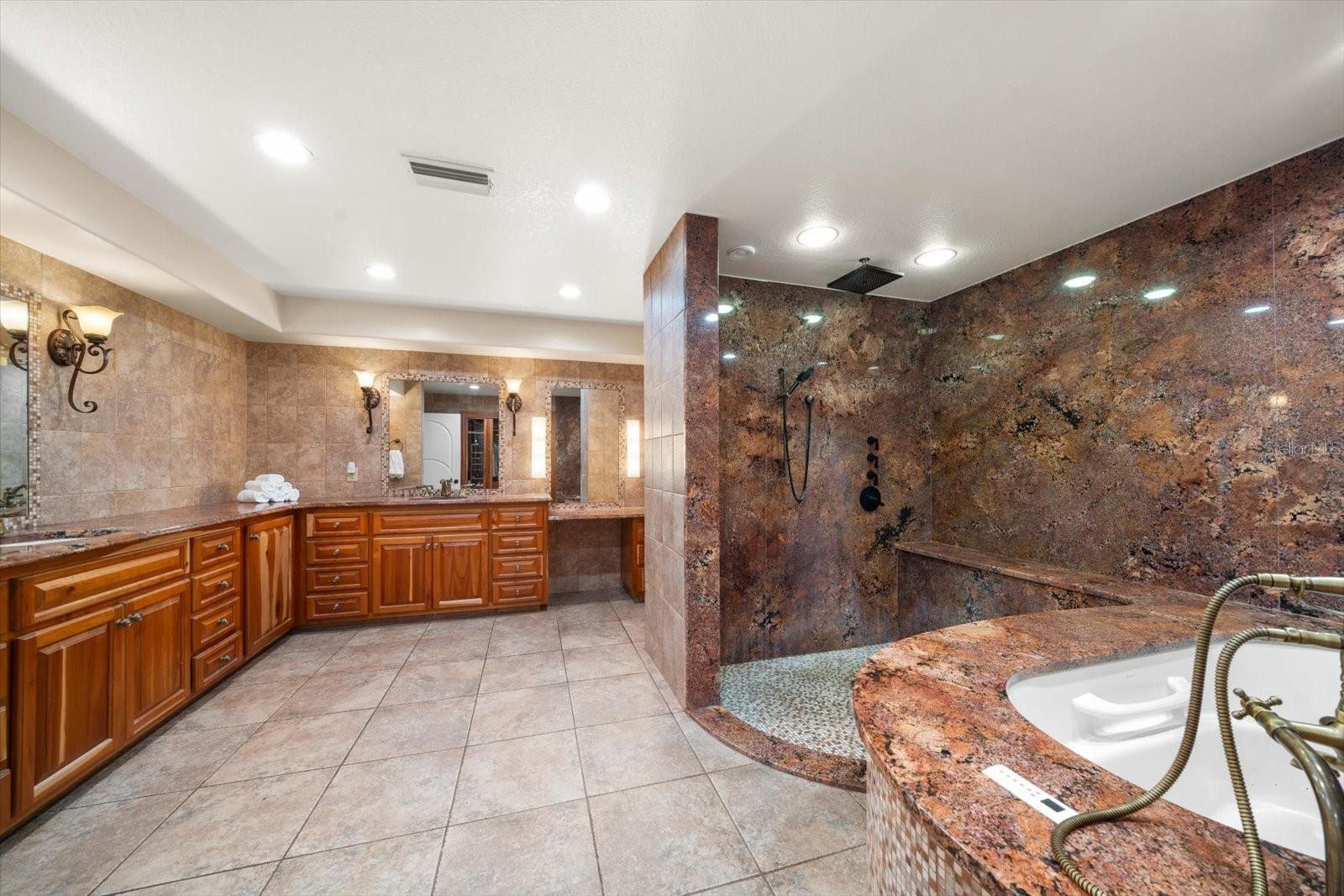 2402 PINE HAMMOCK, CLEARWATER, FL — photo 41