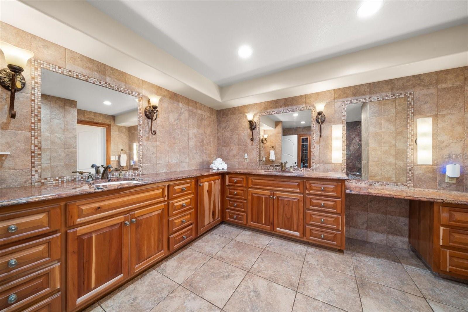 2402 PINE HAMMOCK, CLEARWATER, FL — photo 42