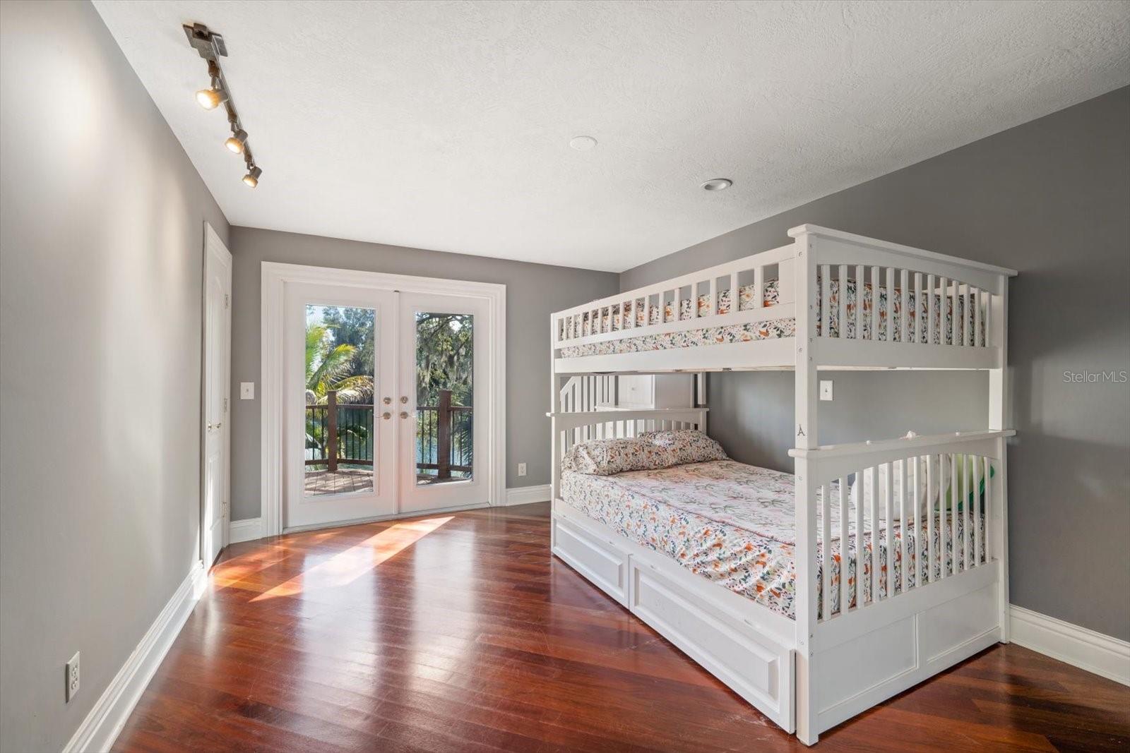 2402 PINE HAMMOCK, CLEARWATER, FL — photo 59