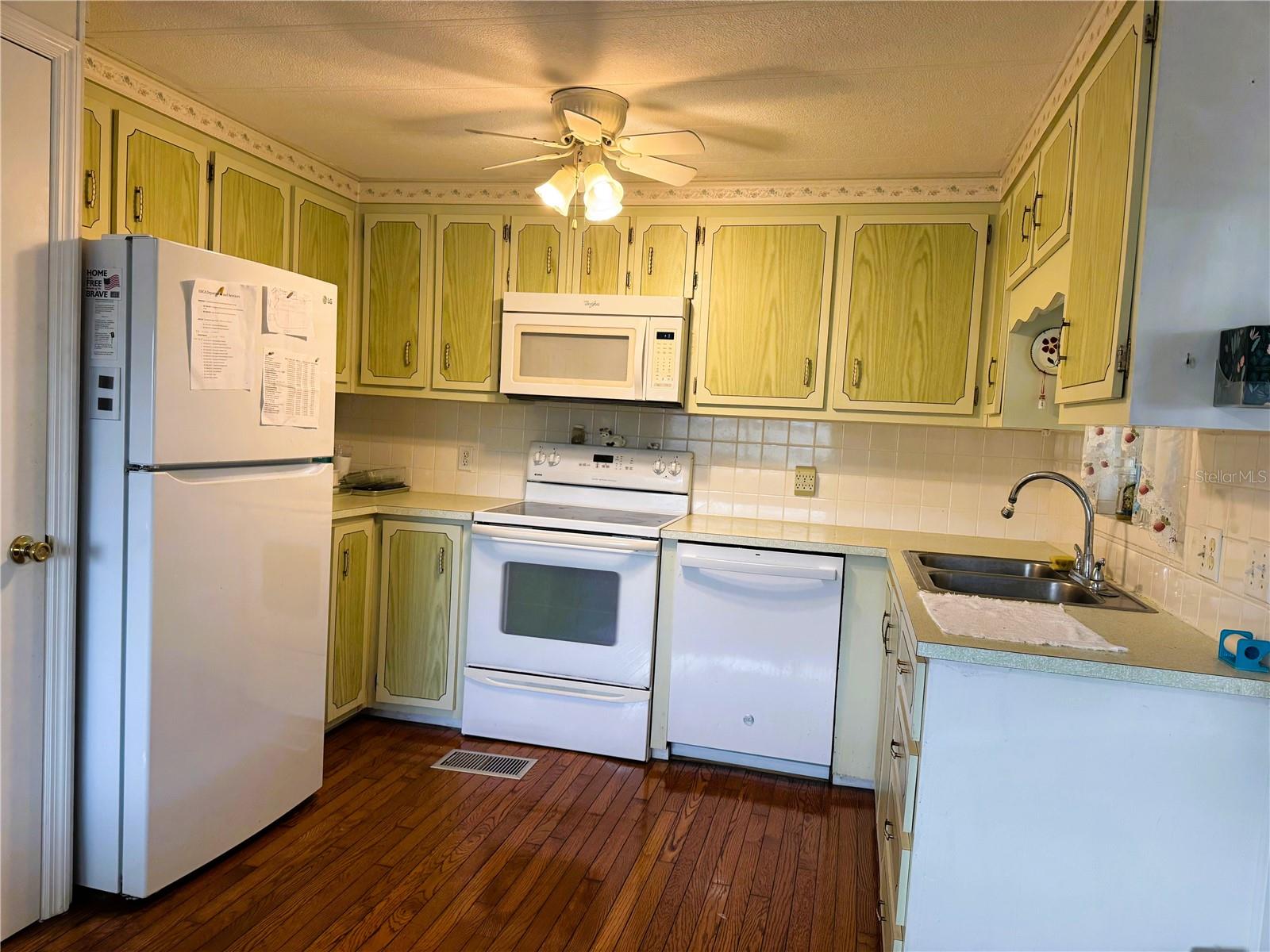 106 BOUGAINVILLEA DR, LEESBURG, FL — photo 11