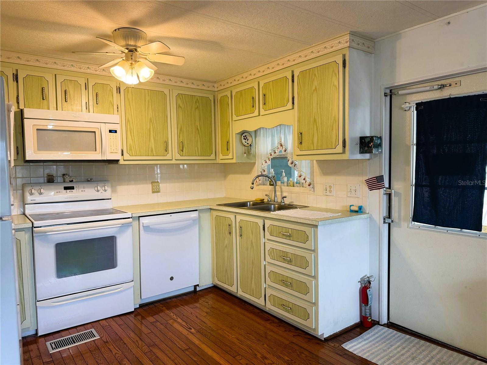 106 BOUGAINVILLEA DR, LEESBURG, FL — photo 14