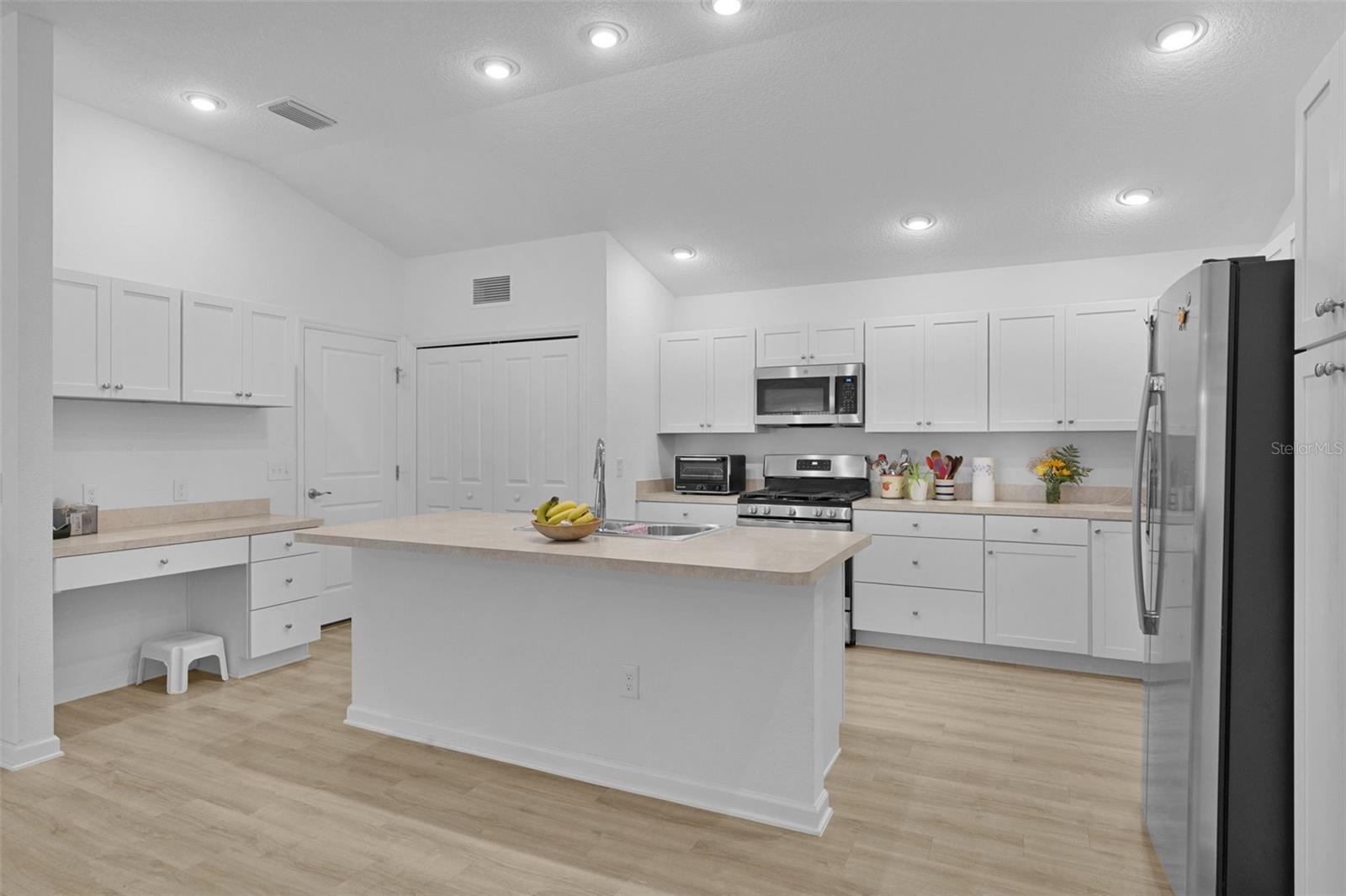 842 SPRING AVE, THE VILLAGES, FL — photo 25