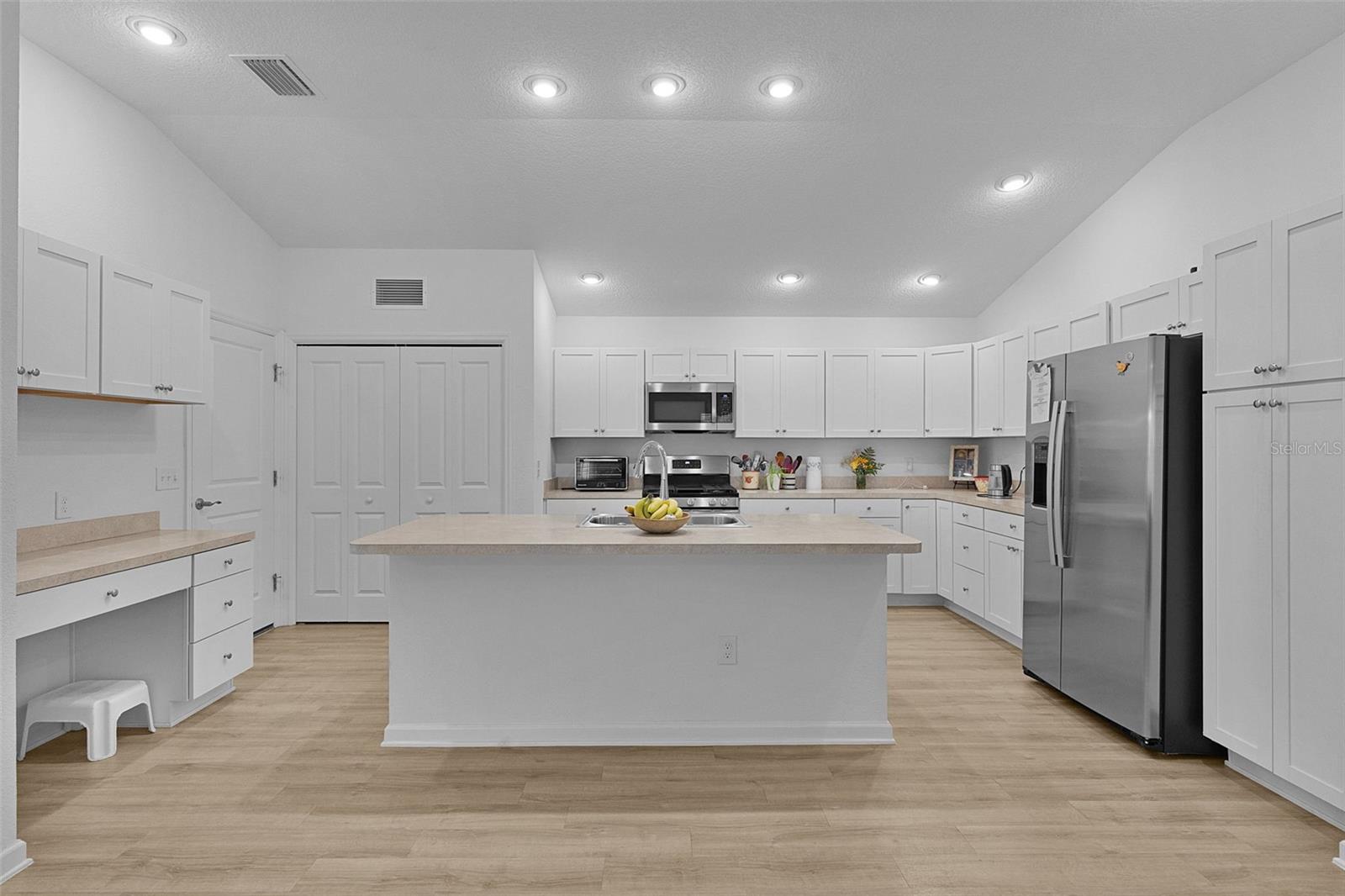 842 SPRING AVE, THE VILLAGES, FL — photo 34