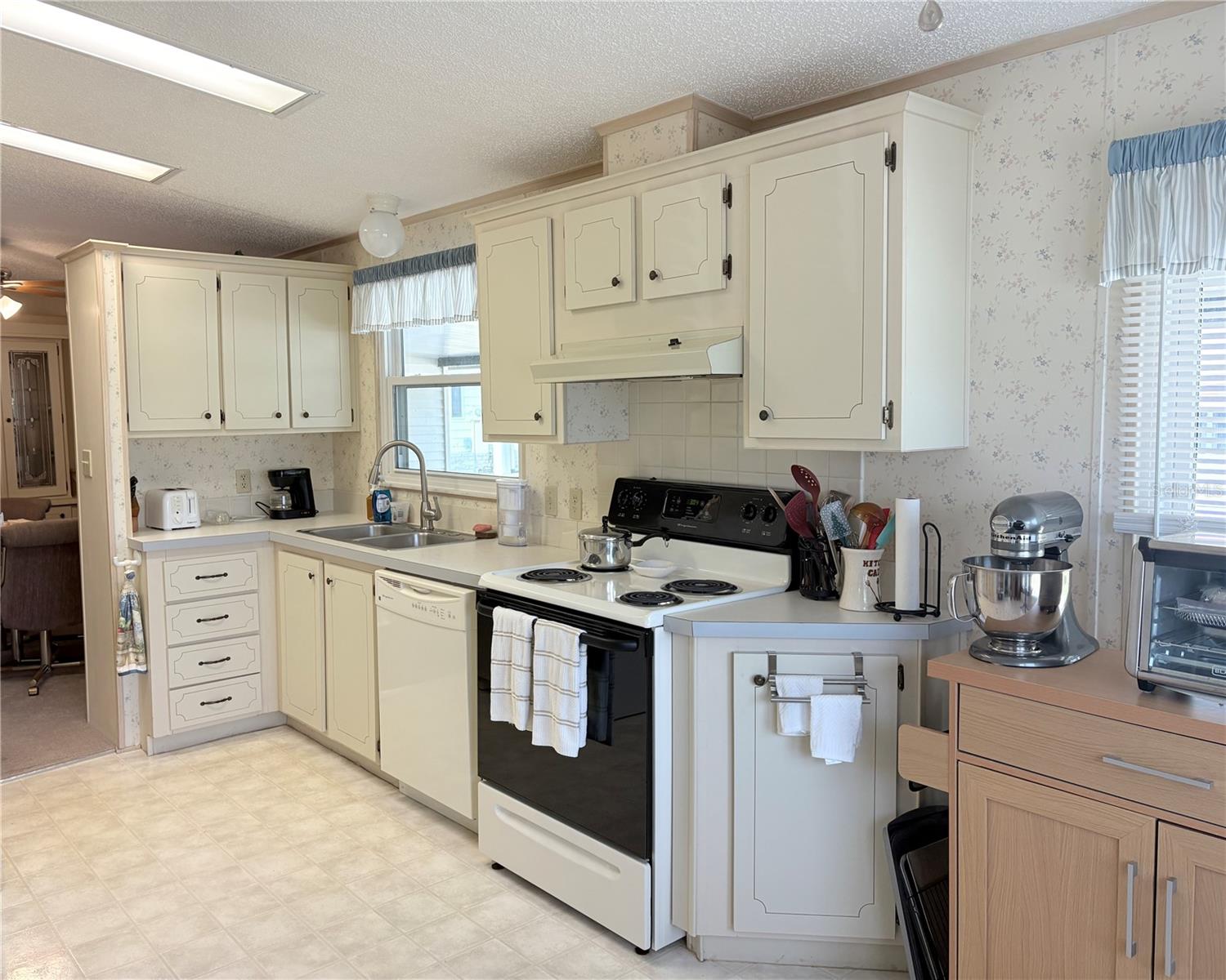 25051 BETTON HL, LEESBURG, FL — photo 27