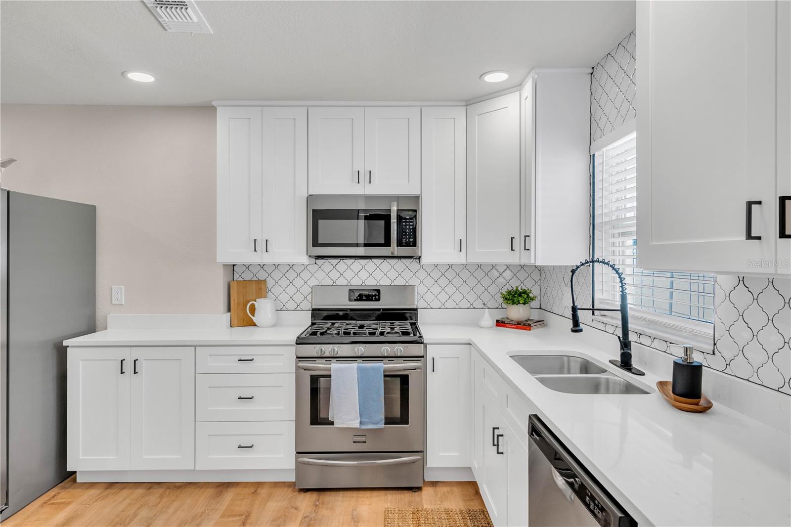 1825 SHORE ACRES BLVD NE, ST PETERSBURG, FL — photo 10