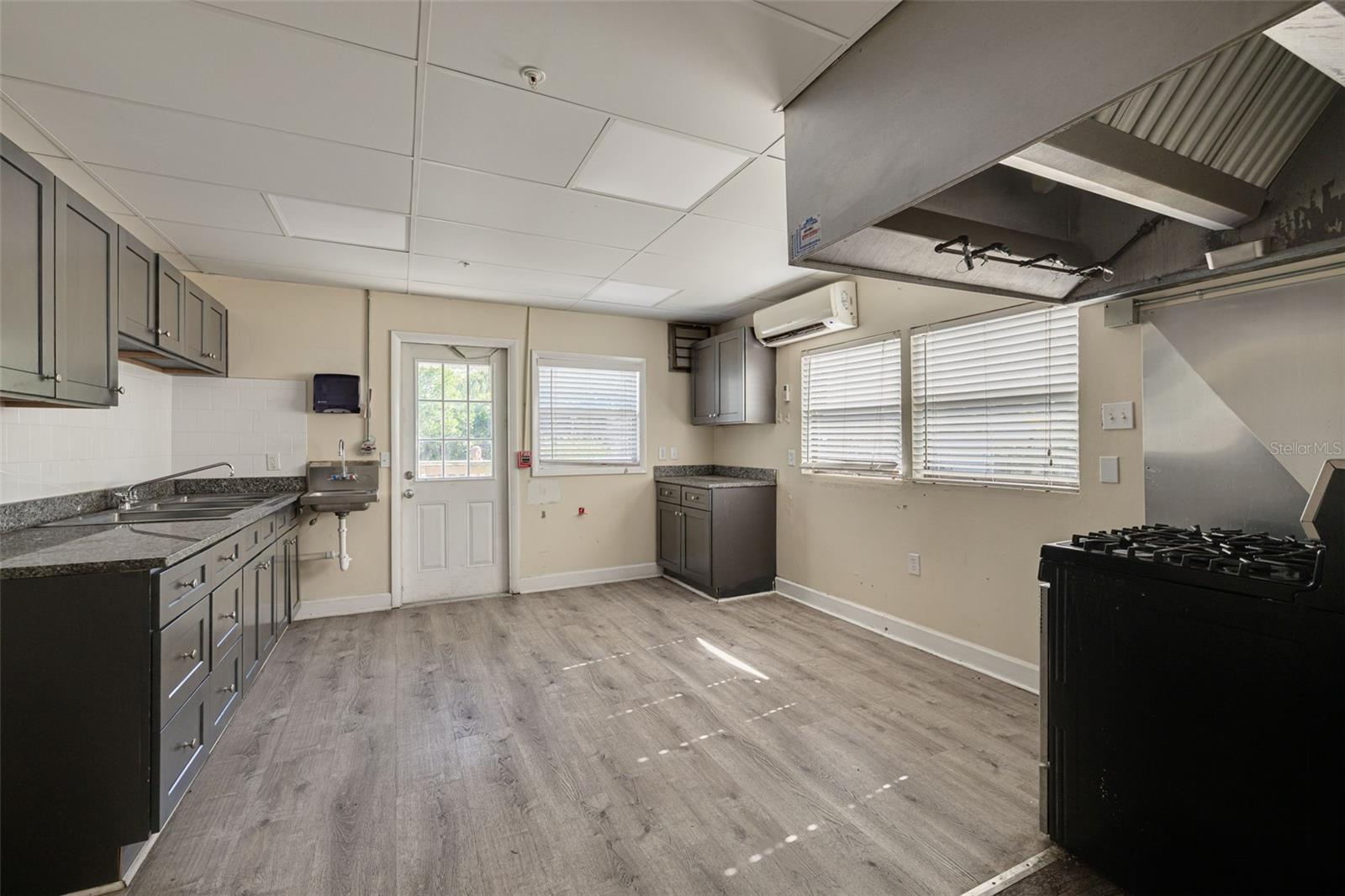 220 SCOTLAND ST, DUNEDIN, FL — photo 28