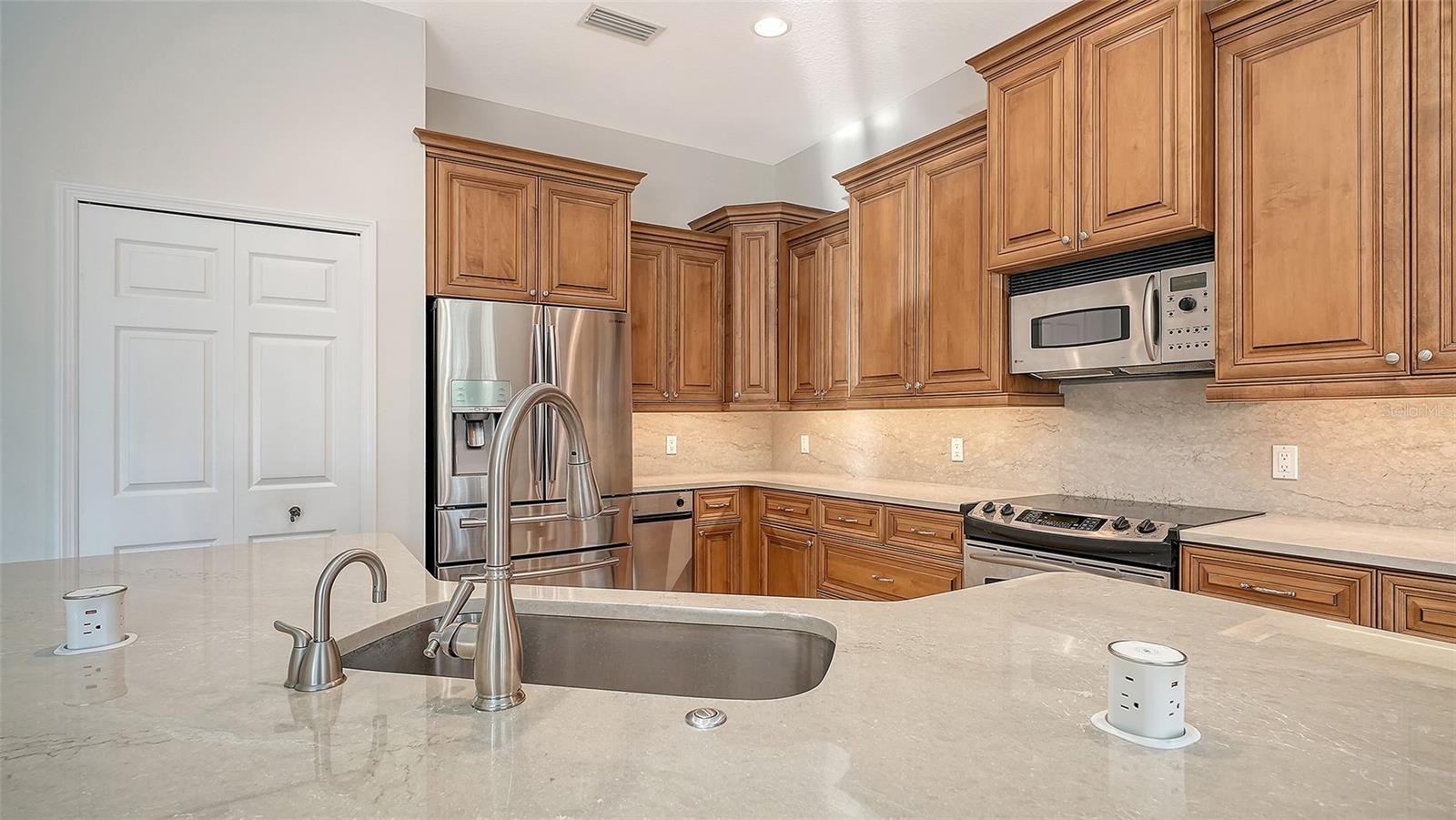13911 SIENA LOOP, LAKEWOOD RANCH, FL — photo 23