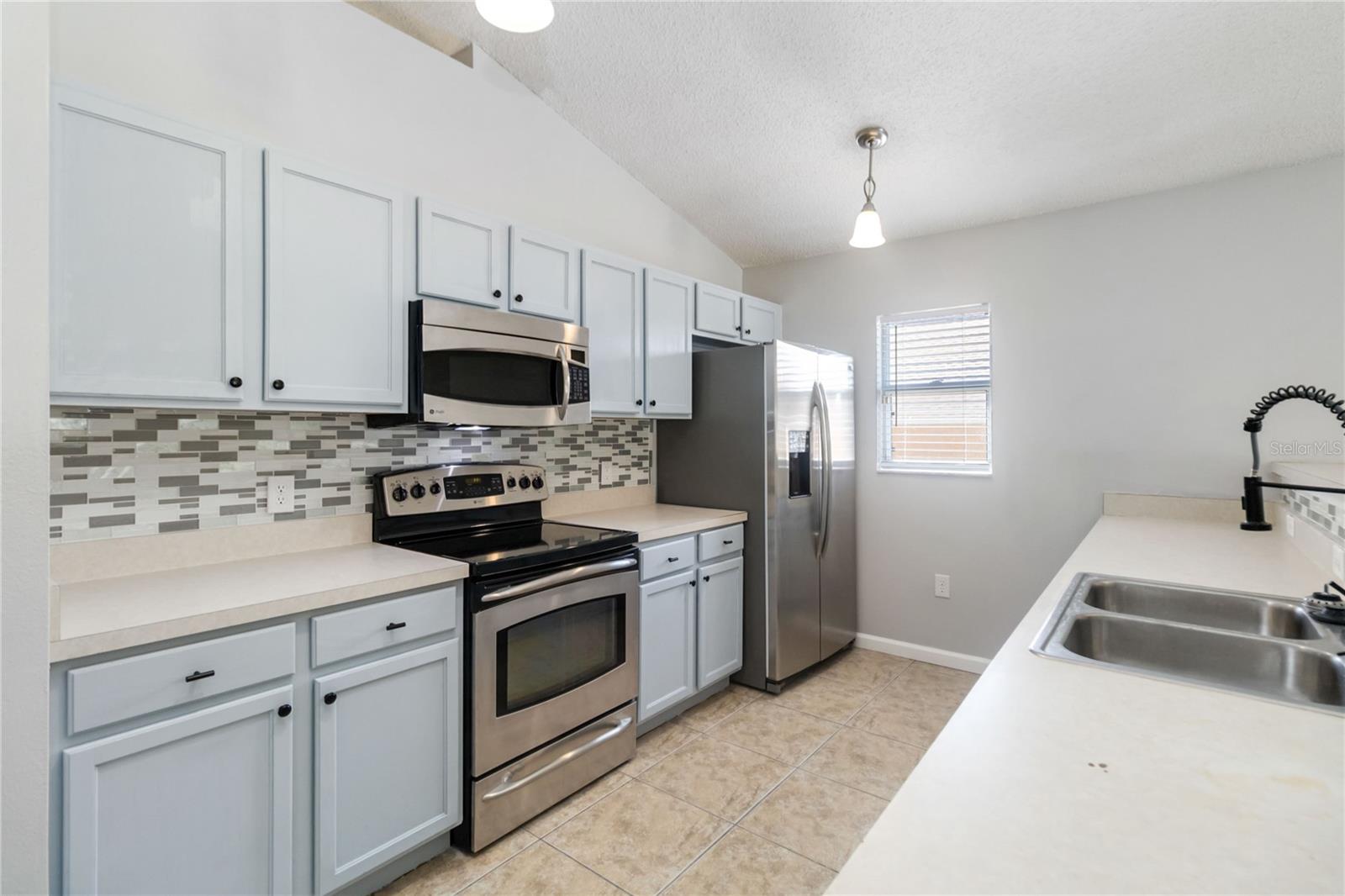 2225 SANDRIDGE CIR, EUSTIS, FL — photo 42